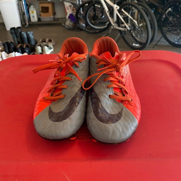 Nike Women’s Hypervenom Soccer Cleats- Size 9 - Picture 2 of 4